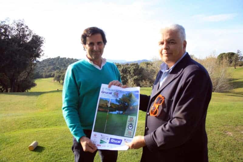 Villagran-Ricardo_con cartel Torneo