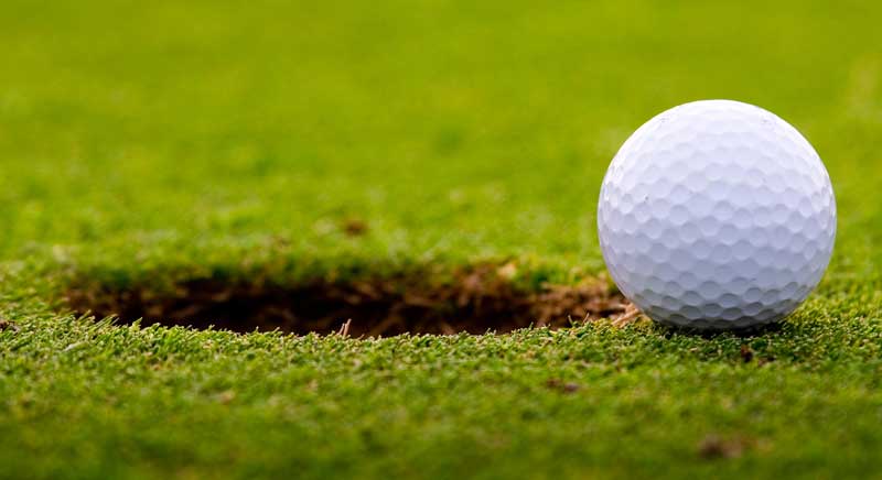 Agujeros en pelotas golf