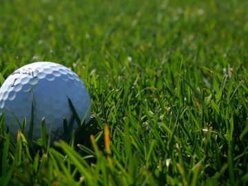 Cómo practicar golf en casa