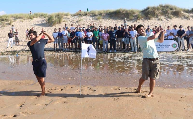 Javier Seve Miguel Seve hijos de Seve Ballesteros jugando golf en playa de Somo
