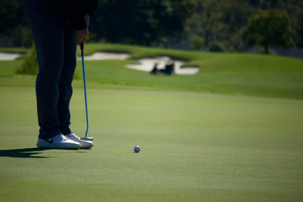 Qué es el lag y cómo te ayuda a ganar potencia en tus golpes de golf