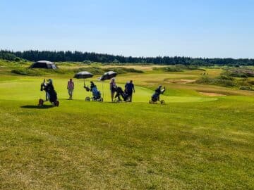 jugar al golf en época de verano